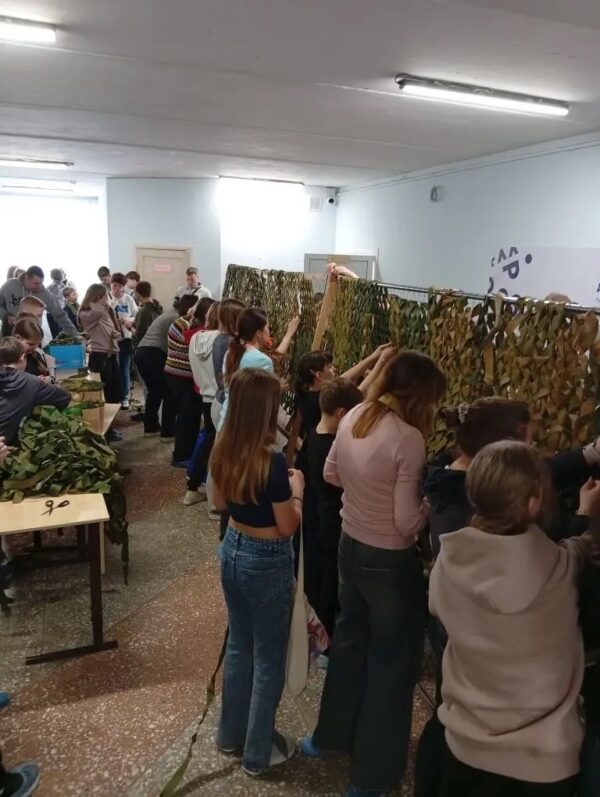 Патриотическая акция по плетению маскировочных сетей